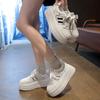 Маленькие белые туфли женские весенние новые с внутренней высотой на толстой подошве универсальные спортивные и для отдыха маленькие кожаные кеды прилив