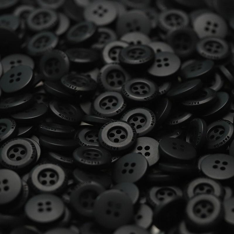 Four-Eye Resin Button Fashion Black And White Button Knitted Cardigan Sleeve Collar Button Shirt Accessories Button