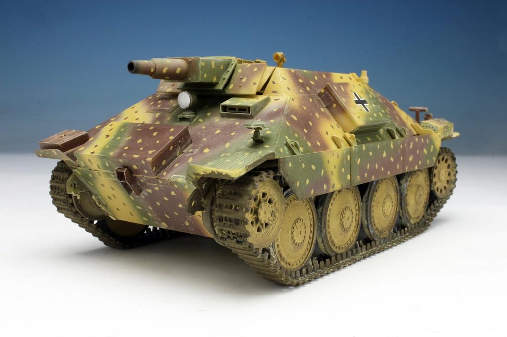 Dragon Scale World War II German Type 38 Reconnaissance Tank with K51 Plastic Model DR6815 1/35 7.5cm L/24 Gun, Kit,