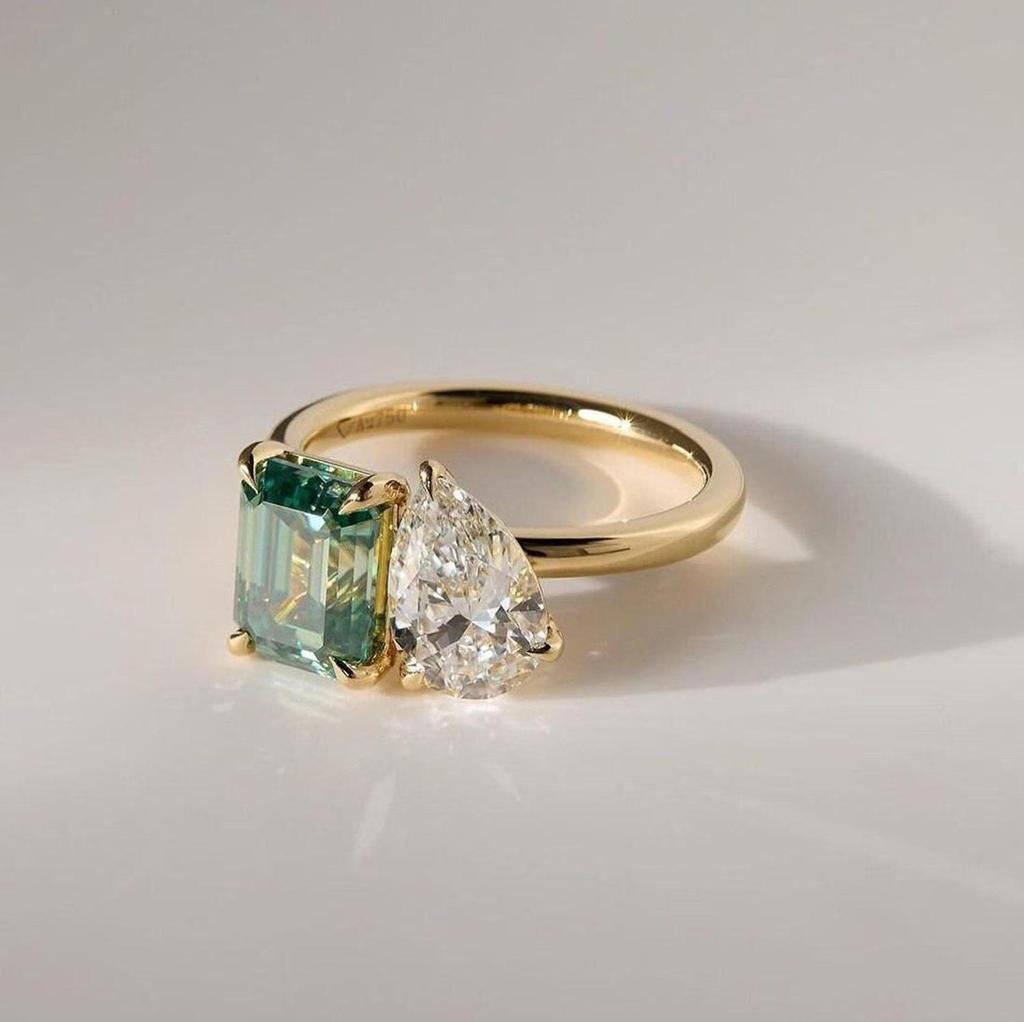 Кольцо для помолвки с двумя камнями Toi et Moi – Изумрудной огранки зеленый драгоценный камень и Белый грушевидной огранки на позолоченной шинке, Уникальный подарок на годовщину для женщин