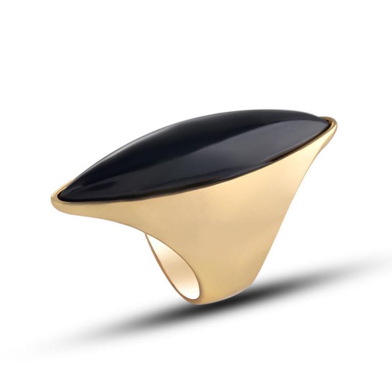 Женское кольцо с камнем