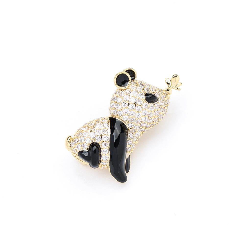Cute micro-inlaid zircon dripping panda brooch, simple temperament gold-plated animal pin, men's and women's accessories, small collar pin.