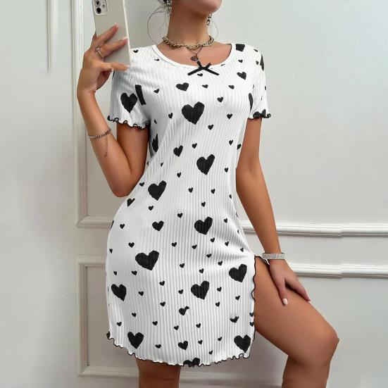 Женская ночная рубашка контрастного цвета с принтом в виде сердца, сборками по краю, декором в виде банта, разрезом по низу, свободные короткие рукава, летнее платье для сна