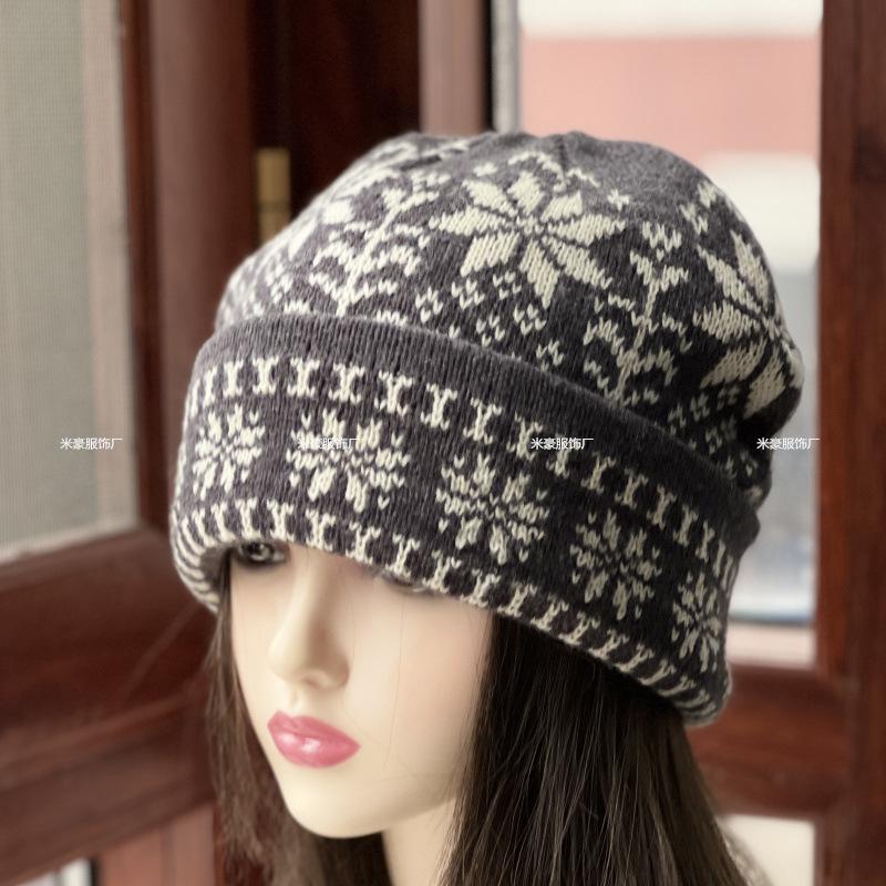 Korean version double-layer snowflake knitted hat women's autumn and winter warm ear protection wool hat men's big head circumference contrasting colo