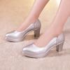 5см 8см Маленький размер 32-43 Белые свадебные туфли Женские туфли-лодочки 2025 Неглубокие Туфли на высоком блочном каблуке Мягкая кожа Офис Мама Модель Суд