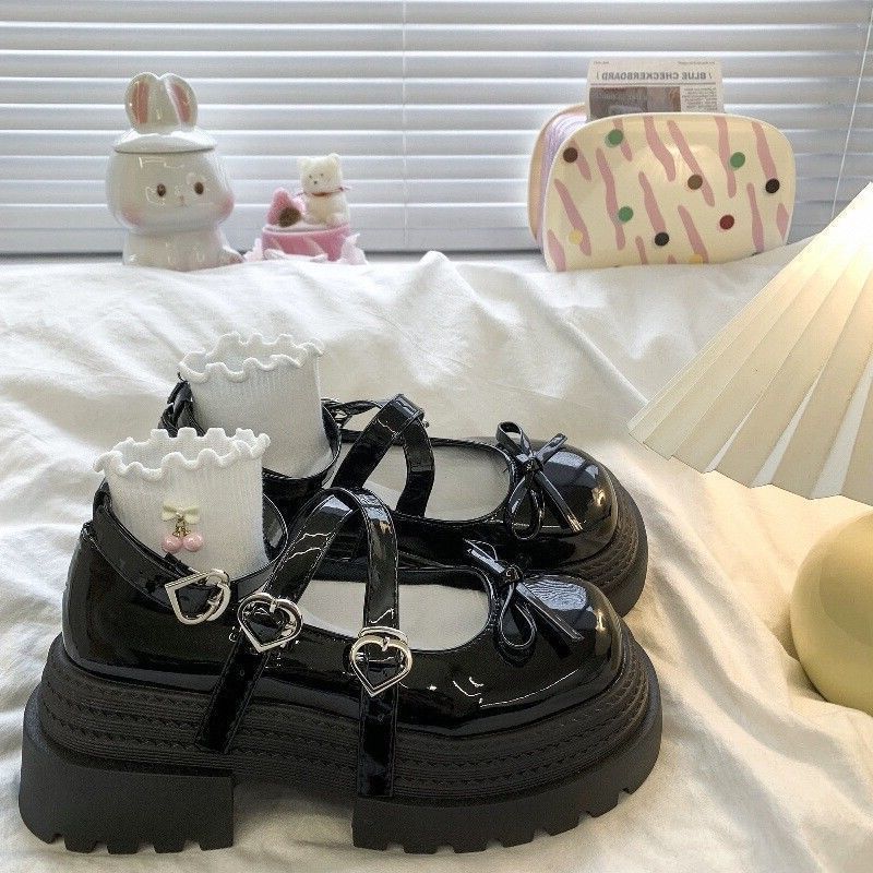 Британский стиль с юбкой универсальные туфли-одинарки женские 2025 весна и лето новые милые и крутые туфли Мэри Джейн на платформе маленькие кожаные туфли женские