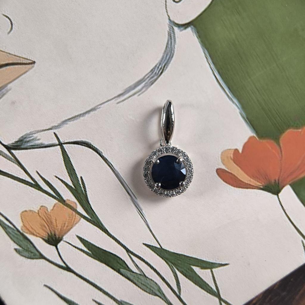Серебряная подвеска с сапфиром 2.995ct, фианитами (2180883)