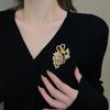 Красивая брошь-бант с жемчугом для женщин, блестящая булавка со стразами, модное украшение для пальто, костюмов, офисных мероприятий