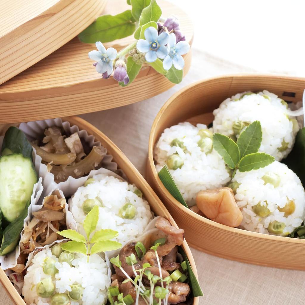 Сделано в Японии с использованием только тщательно отобранной древесины для безопасного и высококачественного ланч-бокса.. Этот круглый контейнер бэнто объемом 630 мл (диаметр 14,5 см x высота 6,2 см)