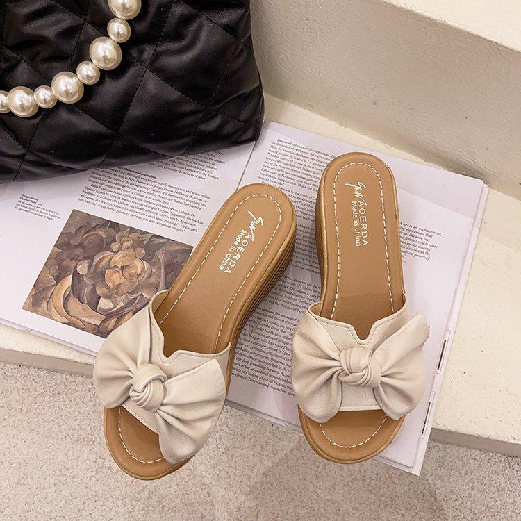 2024 летние новые классные тапочки женские с бантом на танкетке односложные тапочки с рыбьим ртом классные тапочки женские босоножки на высоком каблуке женские