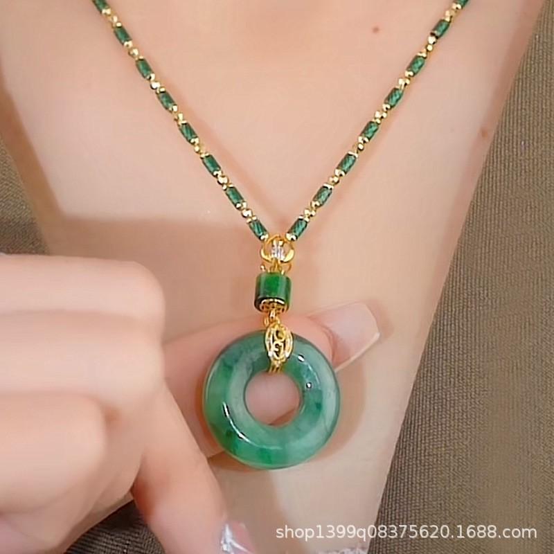 Gradient Green Jade-Inspired Pendant Necklace Women Alloy Floral Design Delicate Locket Chain Elegant Minimalist Jewelry