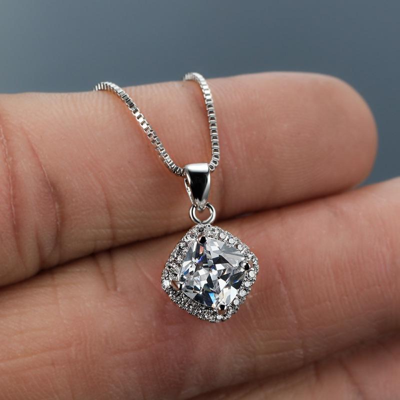 Platinum emerald square diamond edge small white diamond necklace simple versatile collarbone chain