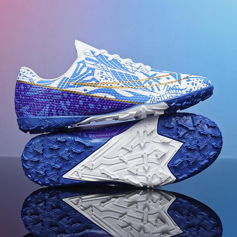 35-45 Football Shoes, Low-cut Blue and White Porcelain Long Nails, Youth Sneakers, Large Size Sports Shoes, TPU Soles, Broken Nails