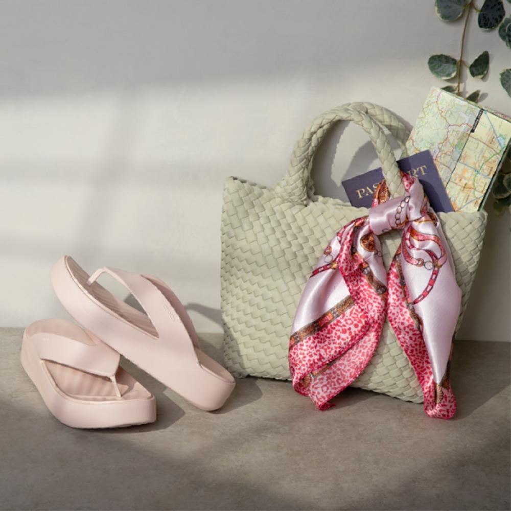 CrocS Women S Getaway Platform Flip 209410 6ur CrocS SandalS SlipperS Slide Daily Flip Chunky heelS