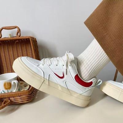 Кожаные ретро красные туфли для детей 2024 года, новый стиль Гонконга, шикарные универсальные туфли с мягкой подошвой, белые туфли для спорта и отдыха, женская обувь