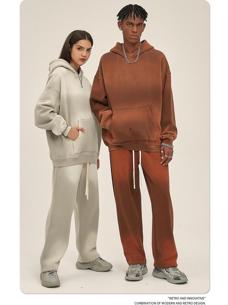 Комплект худи и спортивных штанов с эффектом потертости и градиентной окраской - Ретро уличный тренд для пар