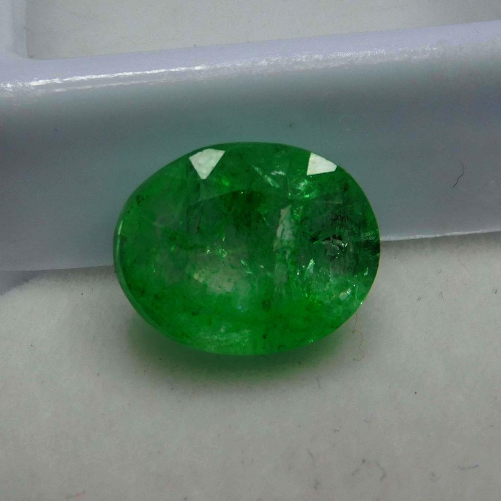 Natural Green Emerald Loose Gemstone 7 ct Oval Cut for Jewelry Making and Gem Collections