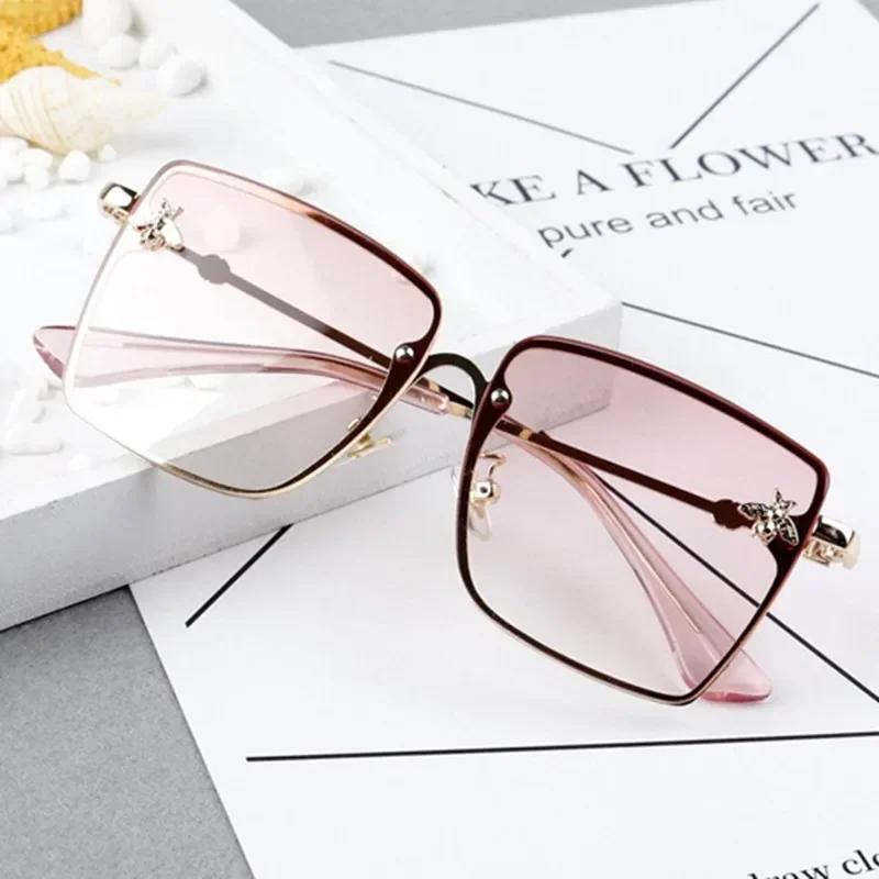 Fashion Gold Bee Square Sunglasses Women Retro Oversized Glasses Men Shades Metal Frame Ladies Sunglasses Zonnebril Dames