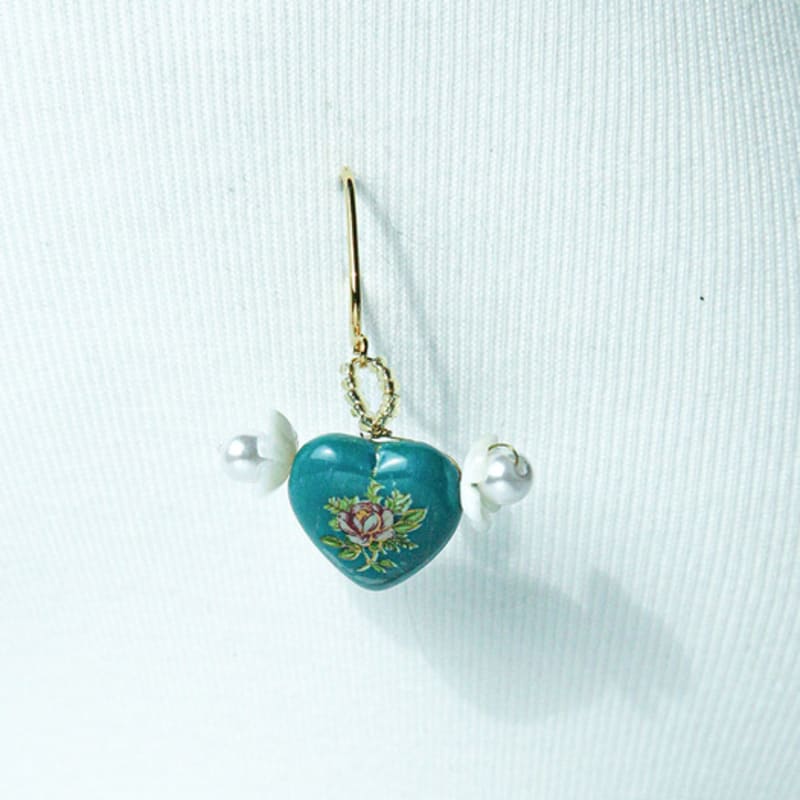 LOVUEE Blooming From My Heart Earrings
