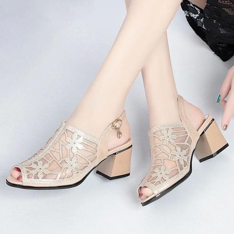 Высота каблука 5–8 см. Босоножки для женщин на высоких каблуках, с сетчатой ​​подкладкой, на нескользящем толстом каблуке и босоножках с выпуклым «рыбим ртом».