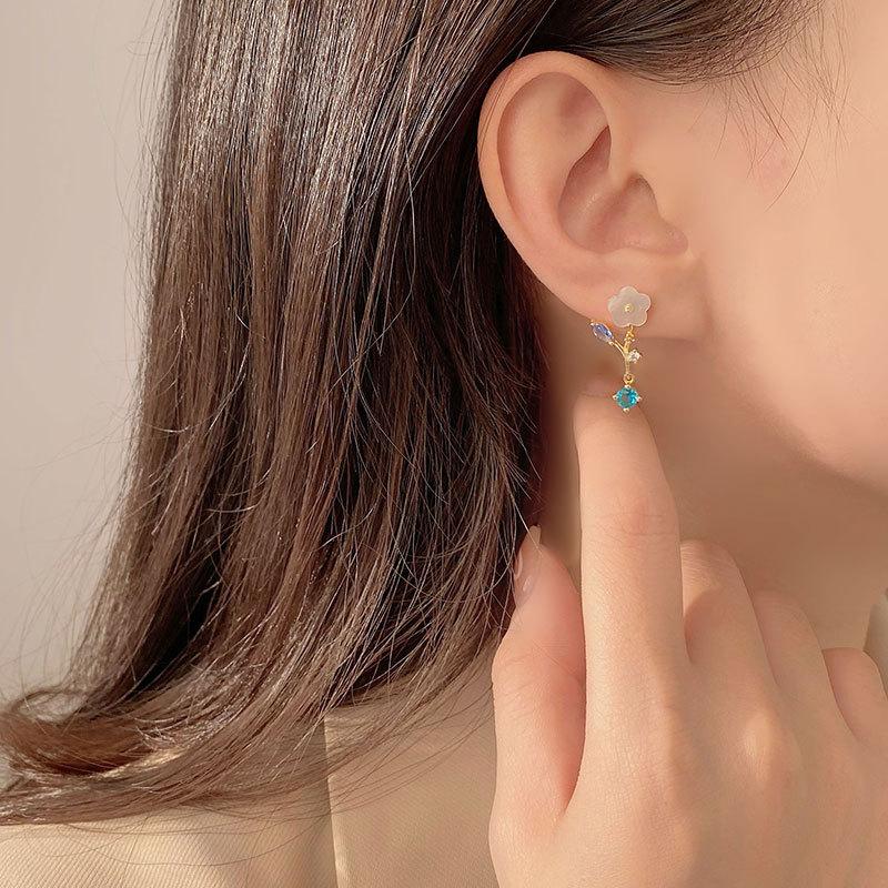 Серьги-цветы с голубыми бриллиантами Красивые и универсальные серьги в сказочном стиле Light Luxury High-end Серьги Niche