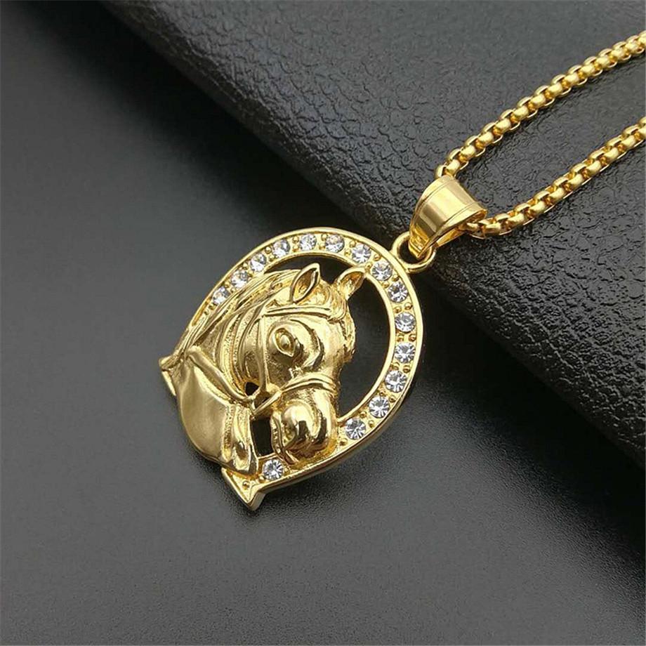 Хип-хоп iced out bling кулон в виде головы лошади золотого цвета из нержавеющей стали, ожерелье-подкова для мужчин, ювелирный подарок Клуба жокеев 2025