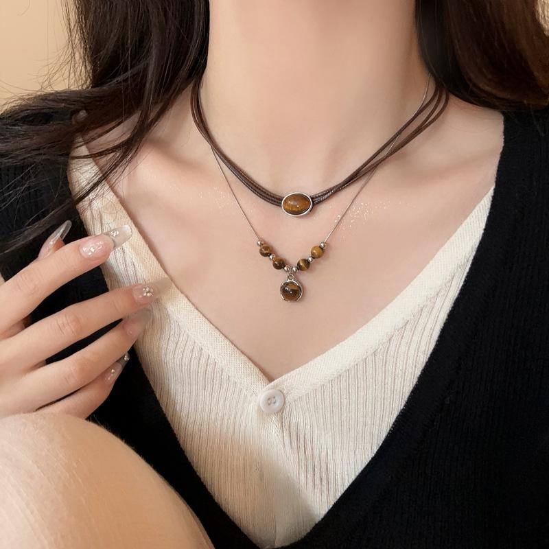 Винтажное кожаное ожерелье с подвеской из камня тигровый глаз, женская нишевая ключичная цепочка класса люкс, высококачественная двухслойная накладная цепочка для свитера