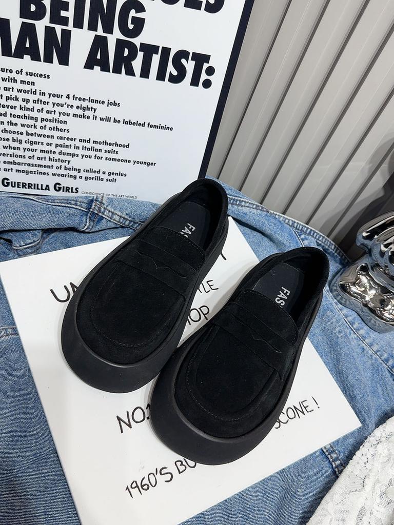 Популярные лоферы 2025 новые повседневные туфли удобные и модные универсальные и стройнящие ультралегкие на толстой подошве женские универсальные трендовые туфли женщины