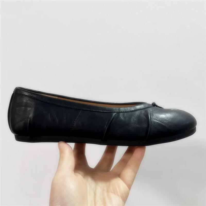 2025 Новые плиссированные женские балетки Tabi Shoes Повседневные мокасины без застежек Женские кожаные эспадрильи с раздельным носком Zapatillas Mujer