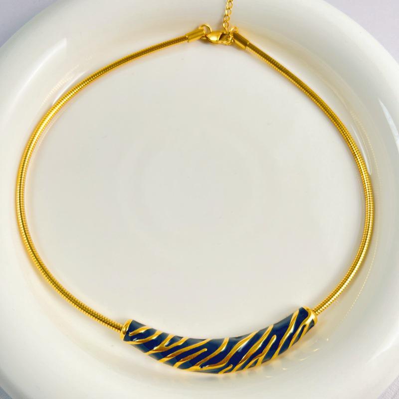 Элегантное колье-чокер из гладкой титановой стали в виде изогнутой трубки - Элегантный, Не выцветающий, Универсальный аксессуар