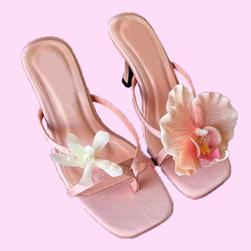 Дизайнерские модные шлепанцы на высоком каблуке с цветком, женские сандалии на каблуке, женская обувь 2025 лето, новые шлепанцы с перемычкой для пальца, туфли-стилеты для платья