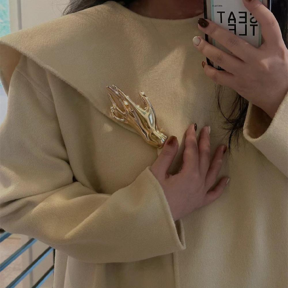 Large Smooth Palm Brooch Golden Suit Pins Creative Metal Brooch Men