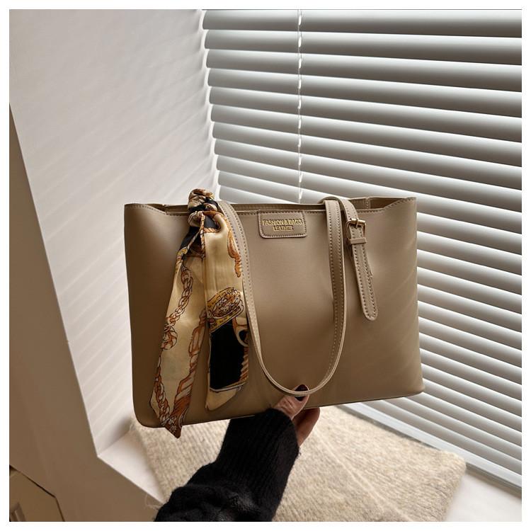 Stylish Large Capacity Tote Bag For Women In Chic Colors For Work And Daily Use