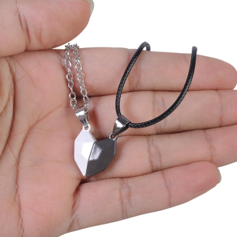 2pcs Fashion Minimalist Lovers Matching Pendant Necklace Love Heart Pendant Necklace Gifts for Boyfriend Girlfriend