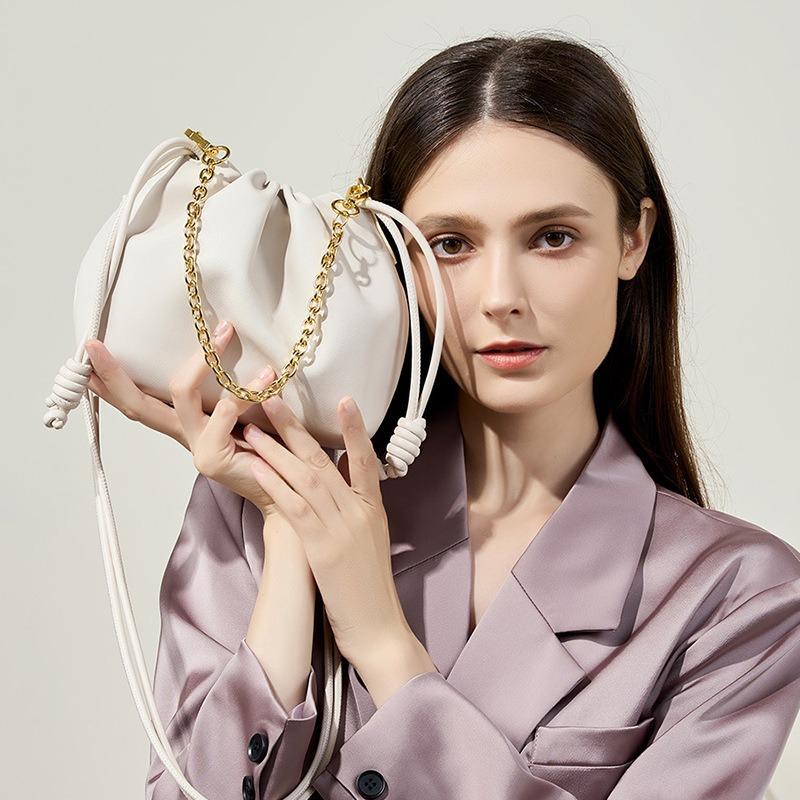 New leather shoulder messenger bag retro wind cloud bag fashion versatile bag women's bag