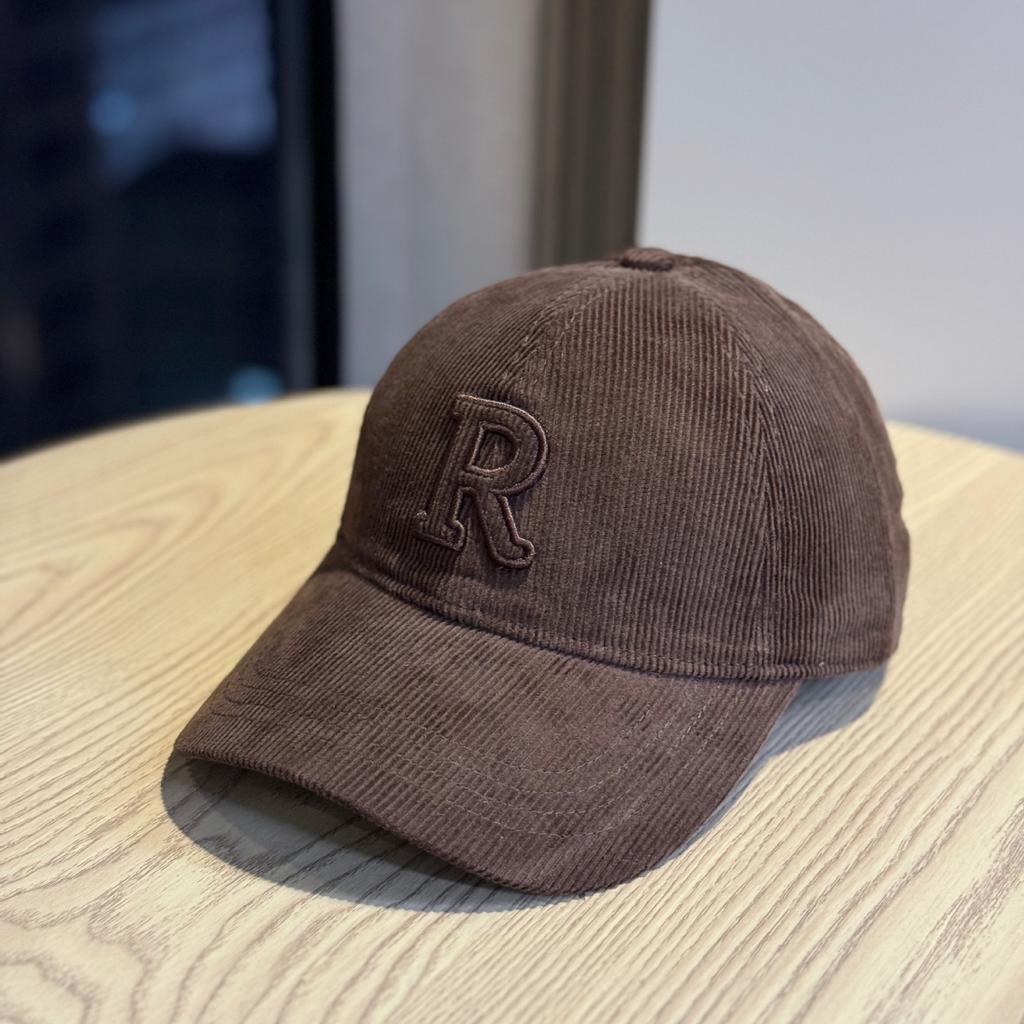 Осенне-зимняя бейсболка в корейском стиле из вельвета с буквой R для женщин, модная и универсальная, подчеркивающая маленькое лицо, кепка с козырьком для мужчин