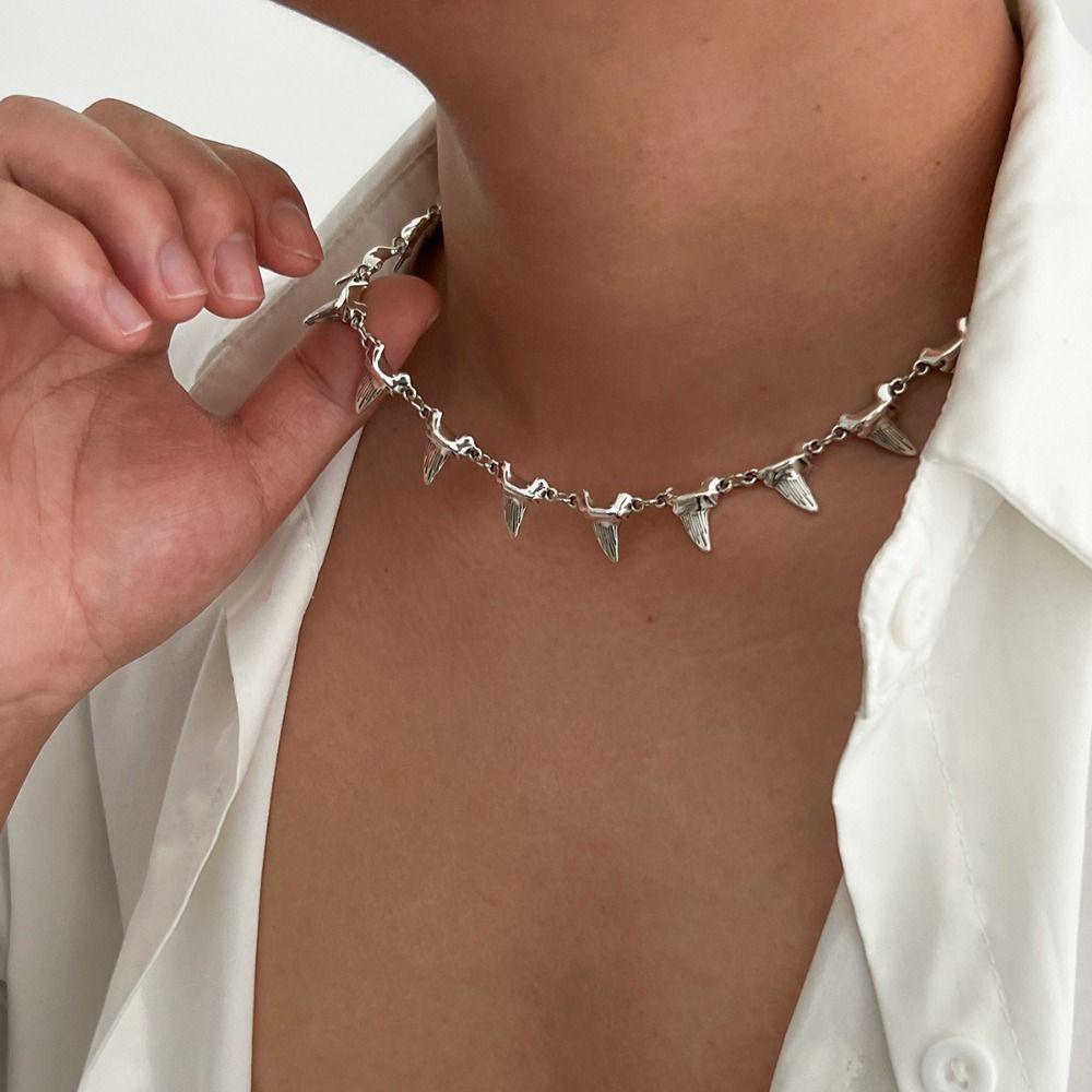Необычное колье с шипами-заклепками, металлическая подвеска в виде акульих зубов, браслет, модная мужская цепочка для ключиц, для вечеринки
