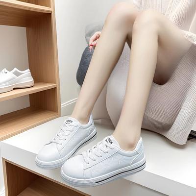 Корейская версия простых белых туфель с низким верхом для женщин 2025 года, новые легкие туфли для отдыха, для студентов, для спорта, универсальные туфли на плоской подошве для женщин