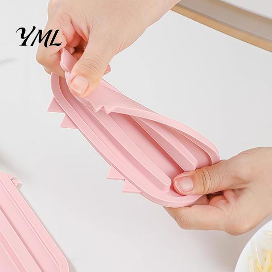 Non-slip Spatula Rest Silicone Pot Lid Holder, Cute Pig Shaped, Non Slip Heat Resistant Mat Chopping Board Storage Stand with Drain Grooves,