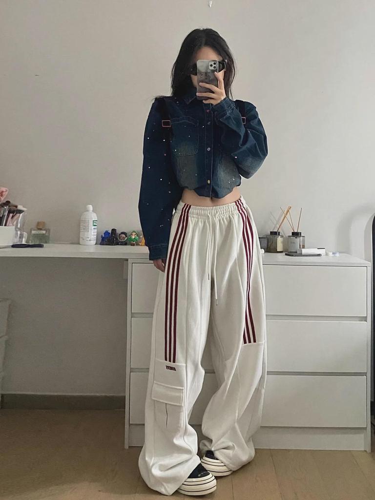 Женские полосатые спортивные брюки широкого кроя 2025 года — американский повседневный стиль High Street, европейский стиль хип-хоп-джаз