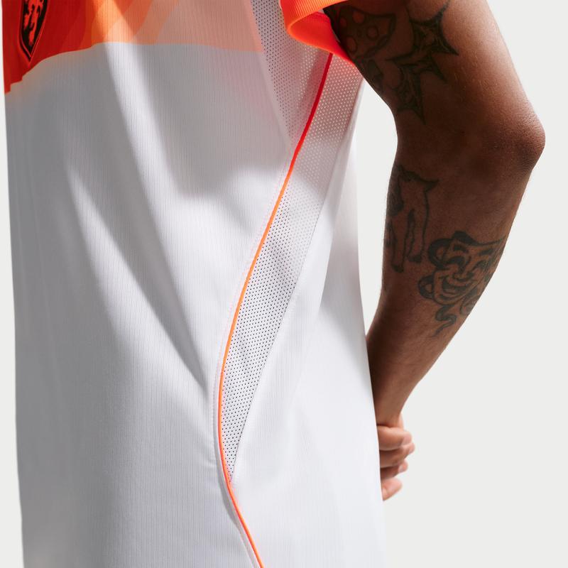 Мужская многоцветная футболка с коротким рукавом Nike Dri-Fit сезона 2026 года, выездная версия для болельщиков сборной Нидерландов, отводящая влагу