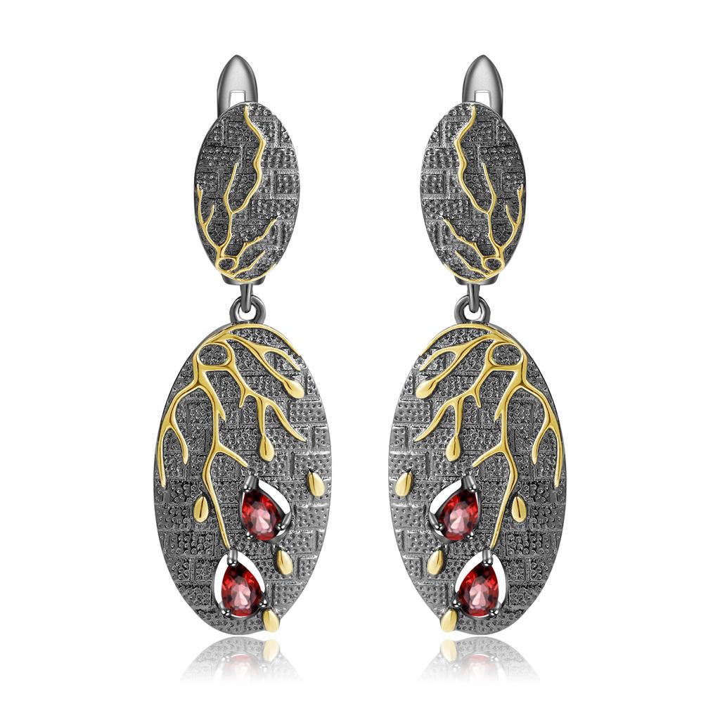 Оригинальные дизайнерские серьги, серьги-гвоздики из высококачественного серебра 925 пробы с натуральным аметистом.