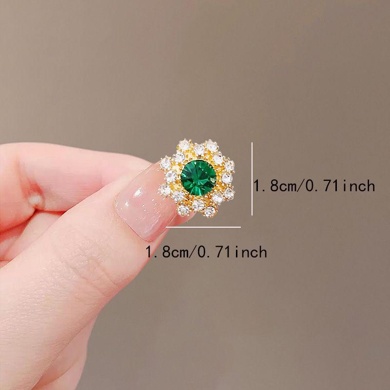 Summer Anti-Exposure Brooch: Fashionable and Luxurious Collar Pin for Women.