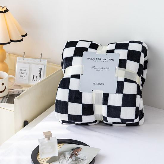 Throw Blanket Checkerboard Design Coldproof Polyester Bedroom Bed Winter Warm Flannel Blanket