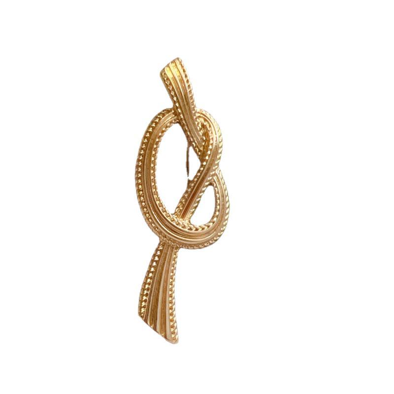 Vintage Gold Knot Brooch - Retro & Elegant Corsage Pin