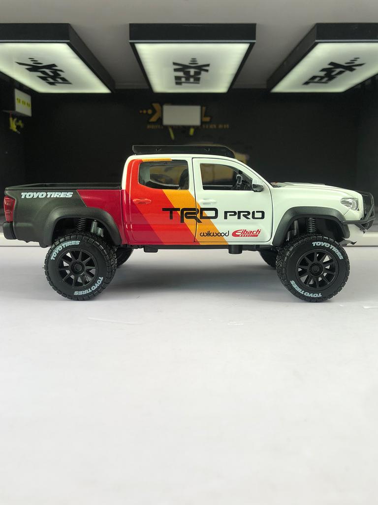 Maisto 1:27 2023 Toyota Tacoma TRD PRO car model, zinc alloy metal decoration, collectible gift car
