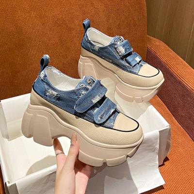 Женская повседневная обувь на платформе из дышащей сетки, новинка 2024 года, летние массивные кроссовки со скрытым каблуком 8,5 см, полые туфли для отдыха для женщин