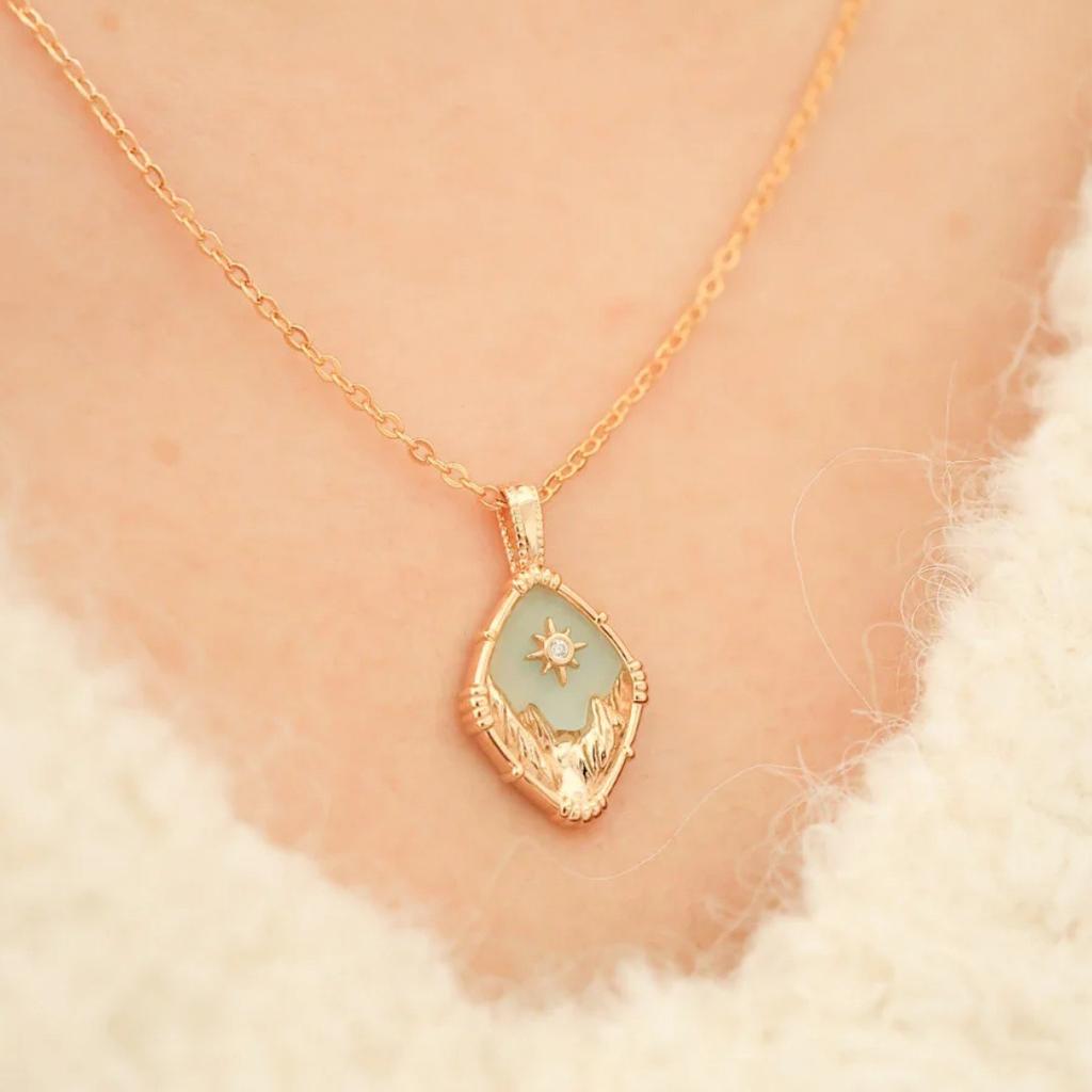 Explosive Korean Starry Sky Necklace, Gemstone Mountain Design, Commuting Stacked With Feminine Light Luxury Accessories