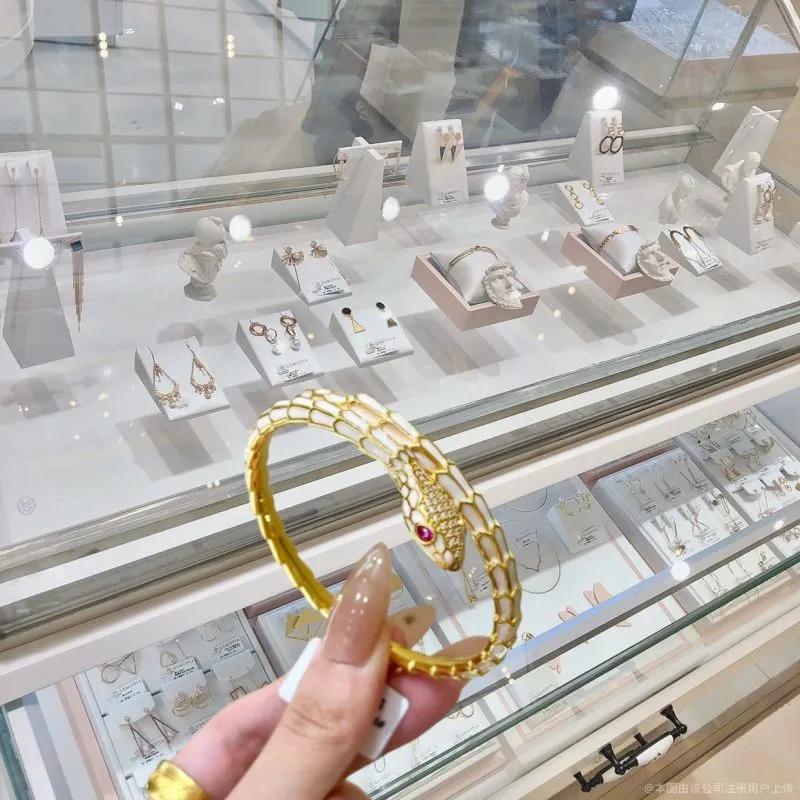 Средневековый Светлый ЛюксИзысканный СтильБраслет Змея Женский Белый Браслет Змея Является Подарком