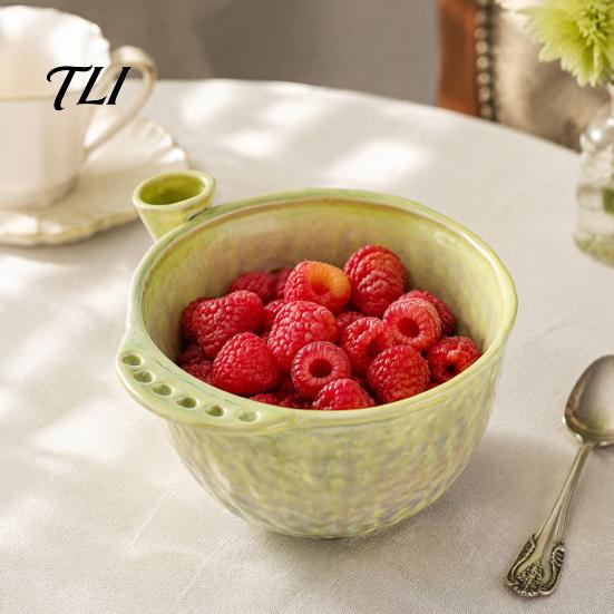 Strawberry Washing Tool Ceramic Berry Bowl with Drainage Hole, 360 Degree Self Rinse Basket Rinsing Fruit Bowl, Fresh Vegetable Cleaning Strainer
